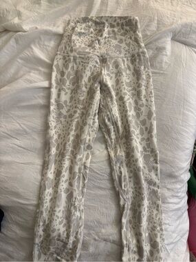 lululemon athletica Neutral Gray Leopard Print Leggings